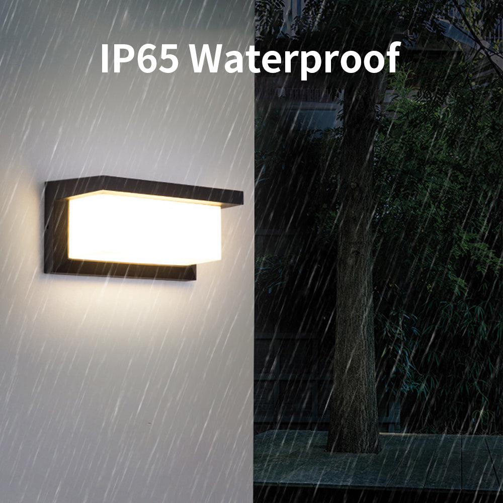 Wall lamp with motion sensor