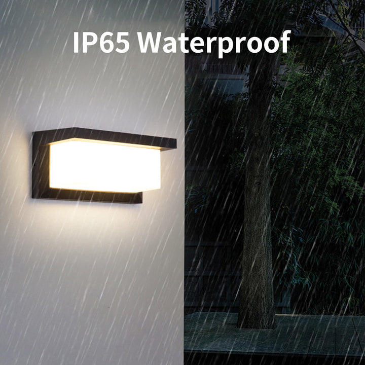 Wall lamp with motion sensor