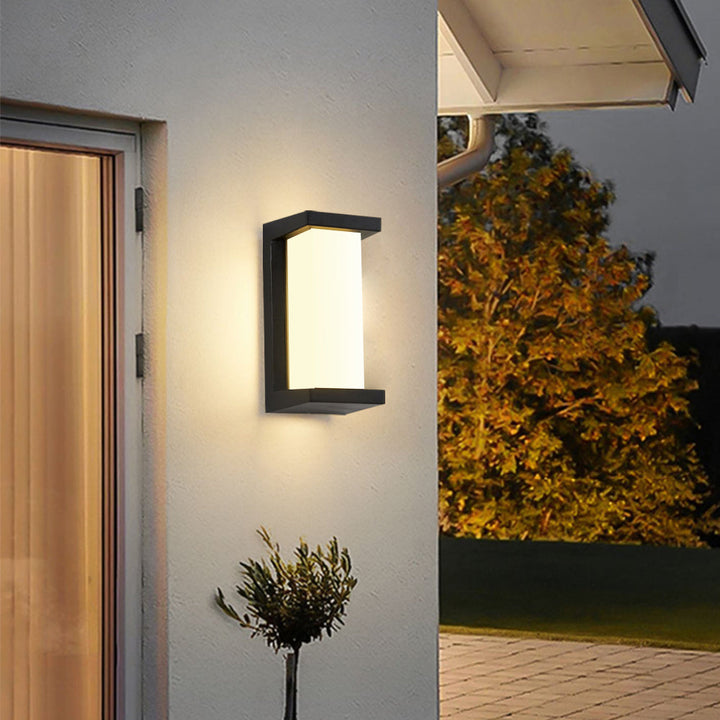 Wall lamp with motion sensor