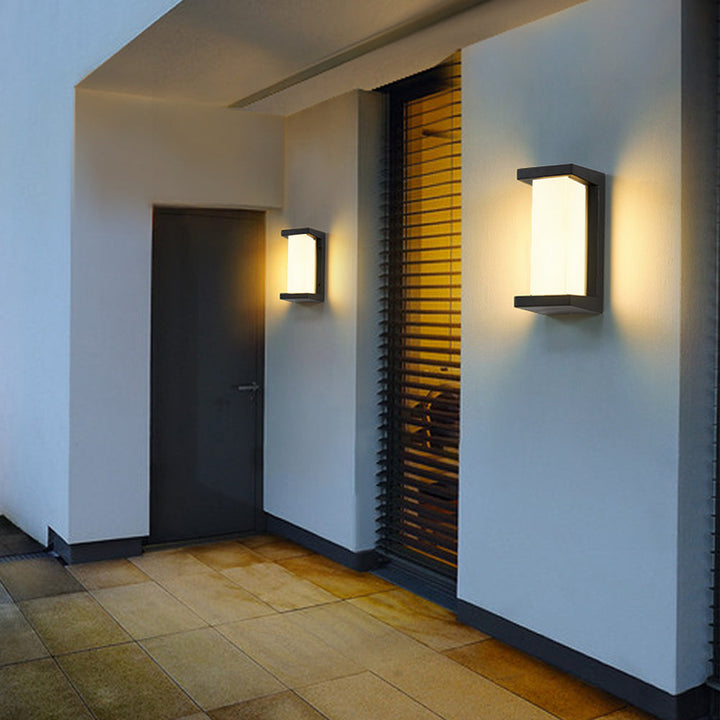 Wall lamp with motion sensor