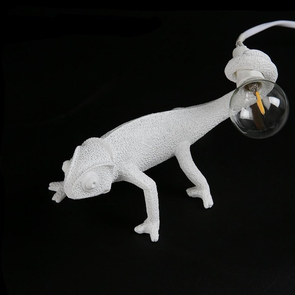 Modern Table Lamp in Lizard Animal Resin