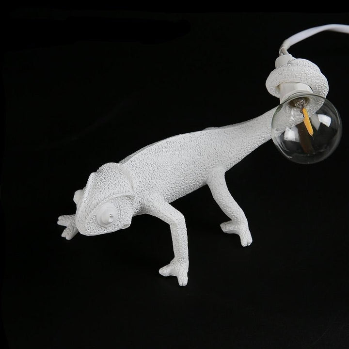 Modern Table Lamp in Lizard Animal Resin