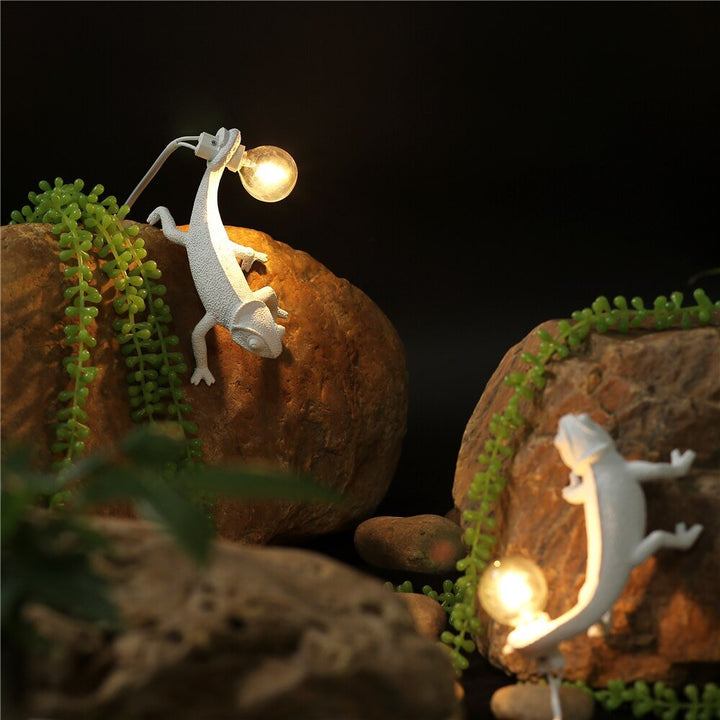 Modern Table Lamp in Lizard Animal Resin