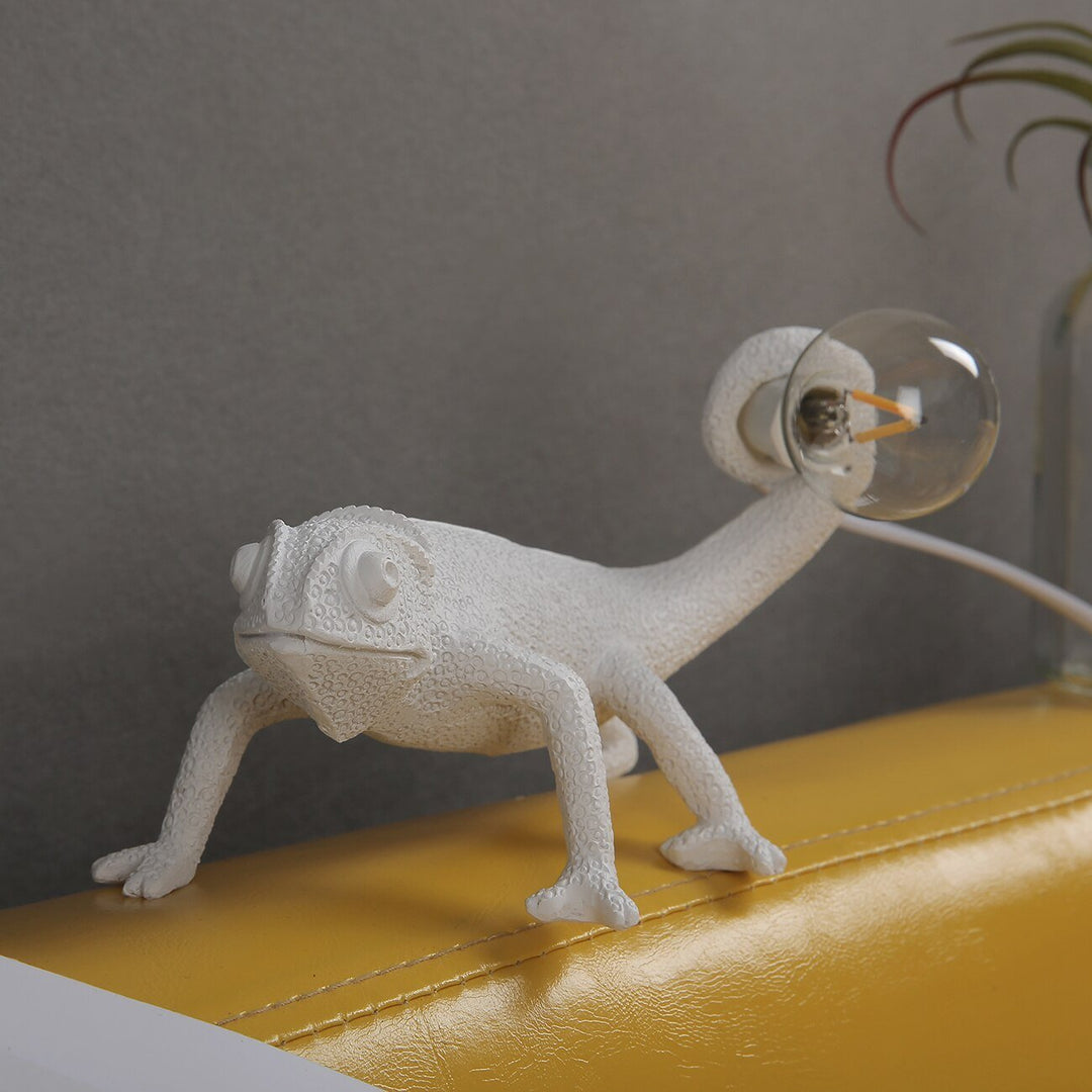 Modern Table Lamp in Lizard Animal Resin