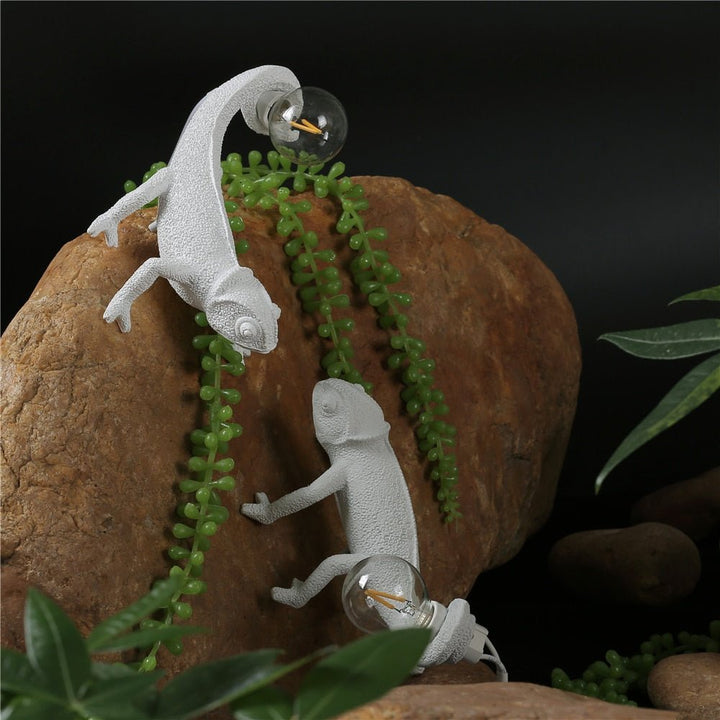 Modern Table Lamp in Lizard Animal Resin