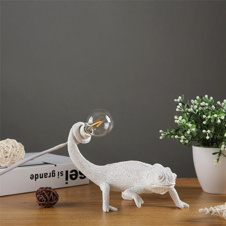 Modern Table Lamp in Lizard Animal Resin