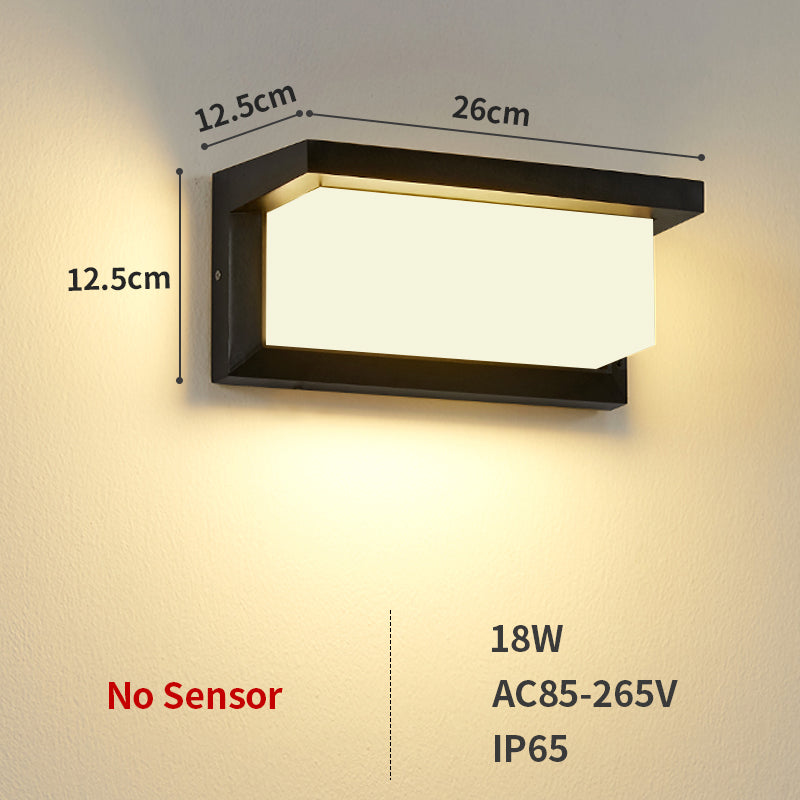 Wall lamp with motion sensor