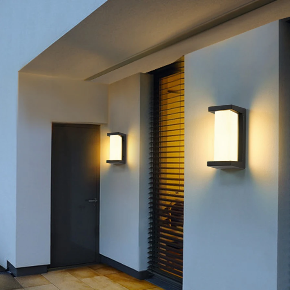 Wall lamp with motion sensor