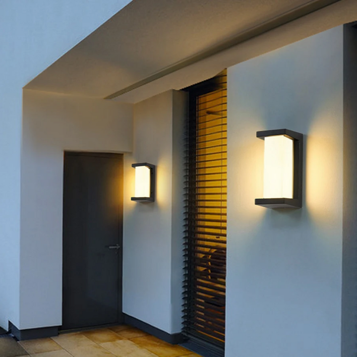 Wall lamp with motion sensor