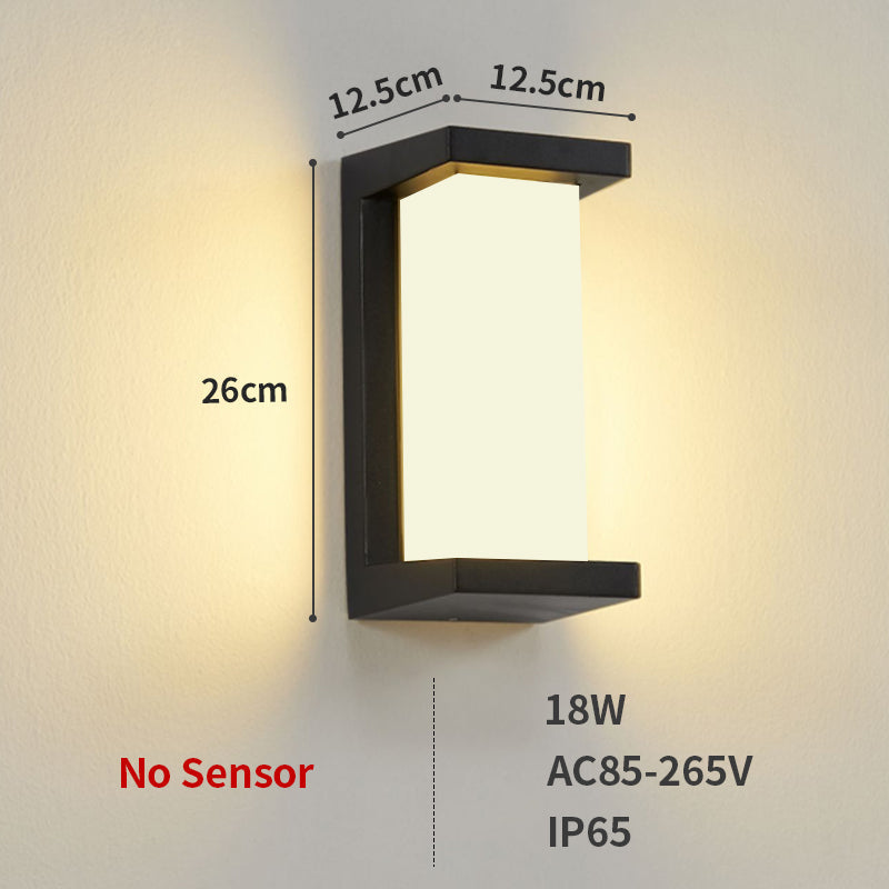 Wall lamp with motion sensor