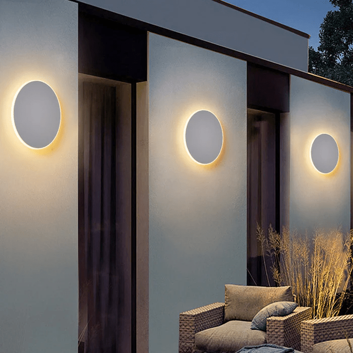 Minimalist Round LED Wall Light Made of Metal for Outdoor Use
