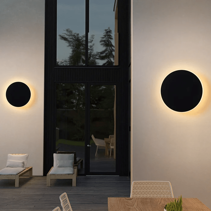 Minimalist Round LED Wall Light Made of Metal for Outdoor Use