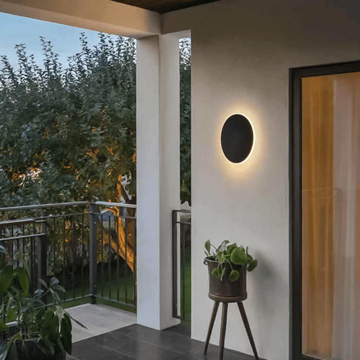 Minimalist Round LED Wall Light Made of Metal for Outdoor Use