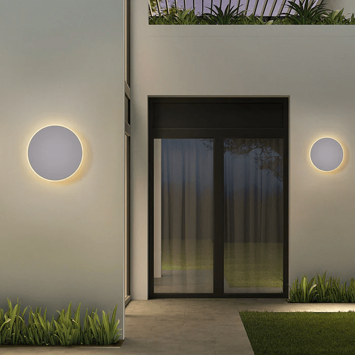 Minimalist Round LED Wall Light Made of Metal for Outdoor Use