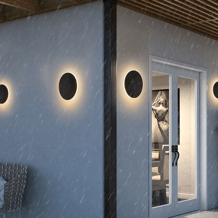 Minimalist Round LED Wall Light Made of Metal for Outdoor Use